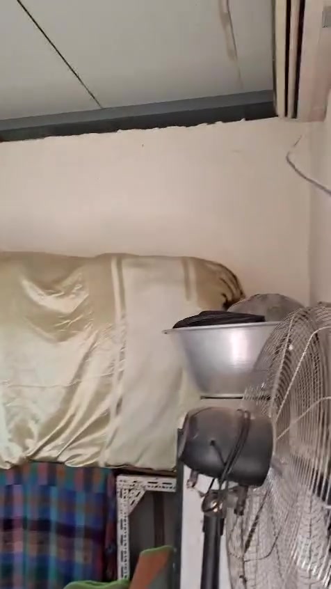 السلام عليكم ورحمة الله وبركاته
حسينية للبيع على طريق الزوار مقابل عمود 54
طابو زراعي سند 25
تحتوي على طابق ارضي مساحة  200 متر
القاعة الارضية 12x7
وغرفة 3x4 
وكراج 4x5
وحمامات عدد 8 
ومطبخ 3x10
وحمام 2 اضافي 
والطابق الثاني يحتوي 
على غرف 2
مساحة الغرفة الواحدة 4x9
تبعد عن الشارع 500 متر 
قرب سيد حسين ***********
المتولي ابو علي  ***********
صاحب الحسينية ***********
