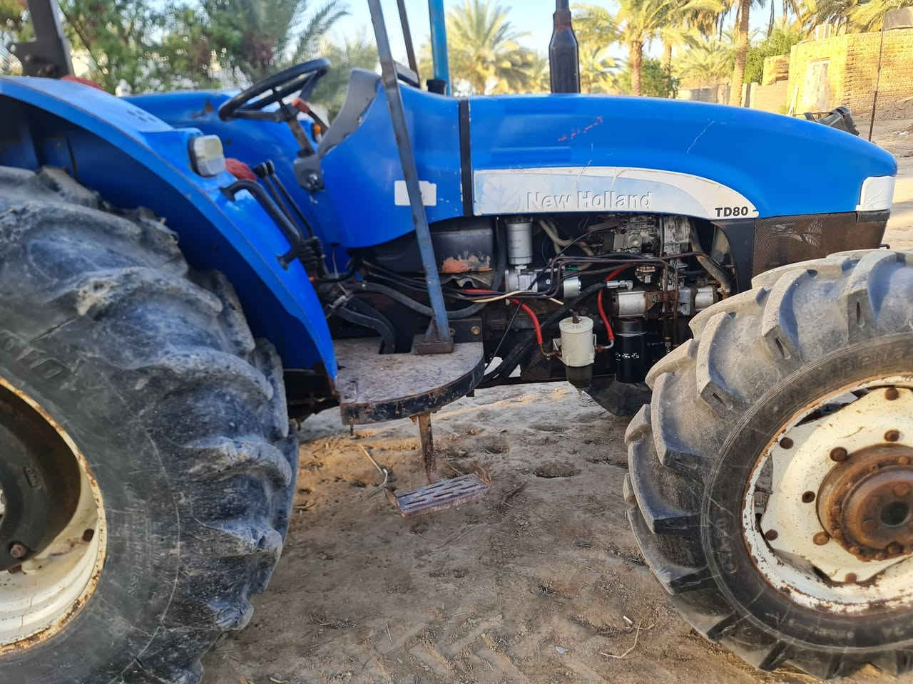 السلام عليكم للبيع نيوهولند موديل 2010رقم بابل 
محرك كير اكسن كلها كفاله 
تشغيل سلف مكانها بابل الحمزه الغربي***********
السعر ١٦ او نص مليون
