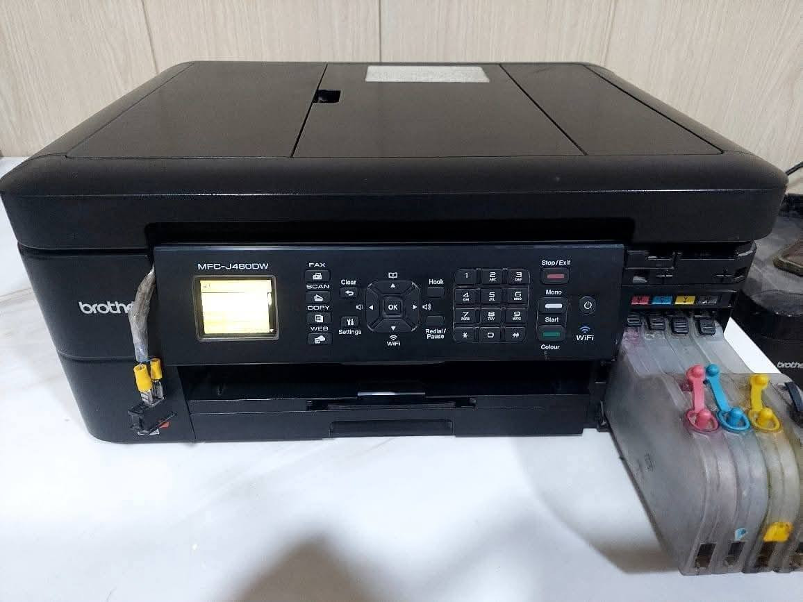 طابعة براذر موديل J480 
مستعمل بحالة ممتازة 
احبار خارجية تطبع 5000 ملون 6000 اسود وابيض 
طباعة بوجهين دوبلكس 
تحتوي على فيدر لطباعة الملازم 
تحتوي على Wifi يمكن ربطها على الموبايل 
قرص تعريف 
نسبة نظافة الجهاز 80 ٪ ضمان تشغيل وفحص.
شويه الوانها مو واضحه يحتاجلها تنضيف 
مكانها كربلا قضاء الحسينية
***********
#طابعتي
