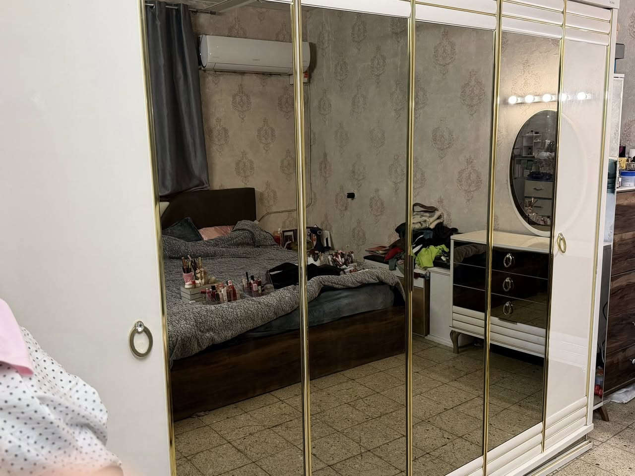 دلاب ٦ بوب مع ميزتواليت ماخذتها من استقبال نظيفه جدا وقويه جدا خشب قوي جدا ماخذتها باكثر من مليونين اريدها بمليون


**إذا كنت صاحب هذا الإعلان وتريد حذفه لأي سبب، رجاءا أرسل رسالة إلى الدعم الفني**
