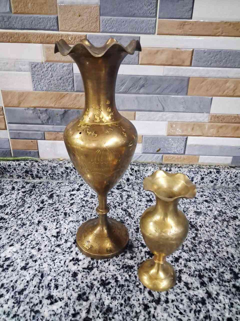 مزهريتين دمشقي. 
حجم جيد.
بسعر مناسب


**إذا كنت صاحب هذا الإعلان وتريد حذفه لأي سبب، رجاءا أرسل رسالة إلى الدعم الفني**