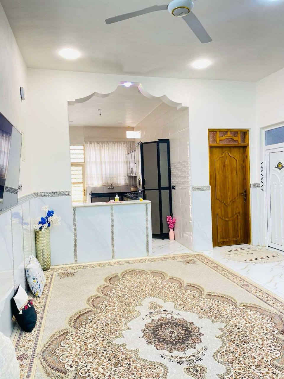 بيت للبيع مساحة 140 متر، العنوان مغربة شارع فرن تاج الدين بصف الركن ع شارع 20، طابق ونصف
يتكون الطابق الأول من غرفة نوم +صالة +أستقبال +مطبخ +مناور عدد 2 +مجموعة صحية +كراج سيارة
أما الطابق الثاني يتكون من غرفة نوم +صالة
واجهة7، نزال 20
كونكريت، بناء سنة 2025 حديث
السعر خاص أو الأتصال ع الرقم
***********
