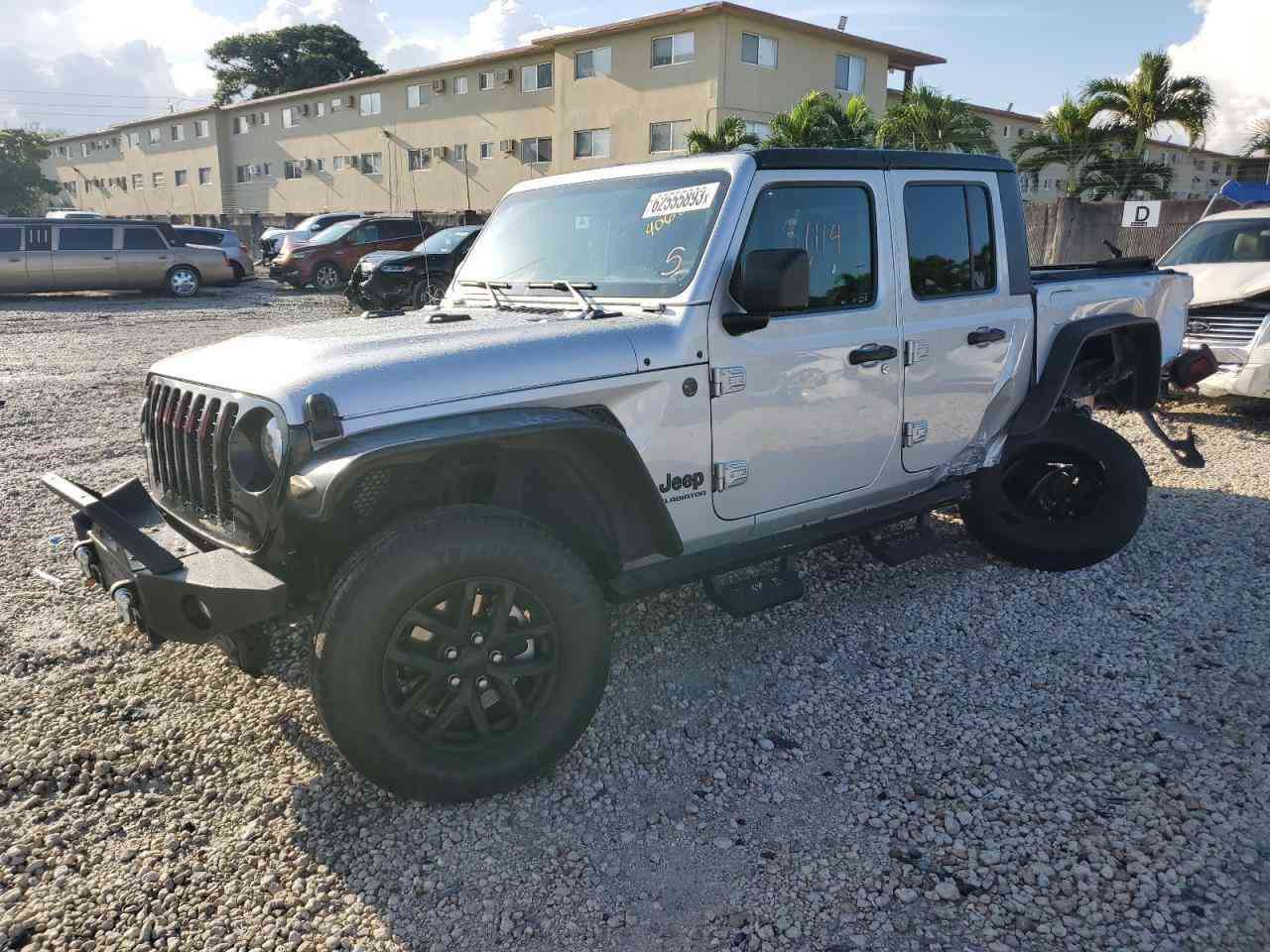 JEEP GLADIATOR  2022 sport s   4*4

‎ الموديل : 2022

‎العداد :36 الف

‎المحرك : V6.  3.6L 

‎المواصفات :

‎* دفع رباعي 4x4 بنظام روك تراك .

‎* مساحة تخزين اضافية تحت المقاعد الخلفية . . 

‎* تلفون بلوتوث . 

‎* شاشه مع نضام ملاحة نفكيشن GPS .

‎* مرايا متحسسة للاضاءة العالية .

‎* تشغيل عن بعد .

‎* دخول ذكي (بصمة) .

‎* سقف 3 قطع قابلة للازالة .

‎* ابواب قابلة للازالة .

‎* غطاء للصندوق الخلفي قابل للطي .

‎* إضاءة داخل الصندوق الخلفي . 

‎* ماخذ للتيار الكهربائي 220 ڤولت .

شاشة لمس 

جام اوتو

تحديد سرعة 

تحكمات جهتين   كامرا خلفية   

‎تحكمات ستيرن  

BLUETOOTH 

AUX 

APPLE CAR PLAY

تبريد قطعتين

نظام منحدرات 

سيارة فقط جاملخ خلفی وباب صبغ بدون دواخل 

بجم کبس بدون ارباک رقم شانسی موجود بالصور

السعر: 285$ وبی مجال ومعاملە

*********** واتس اب 

*********** أربيل, العراق
