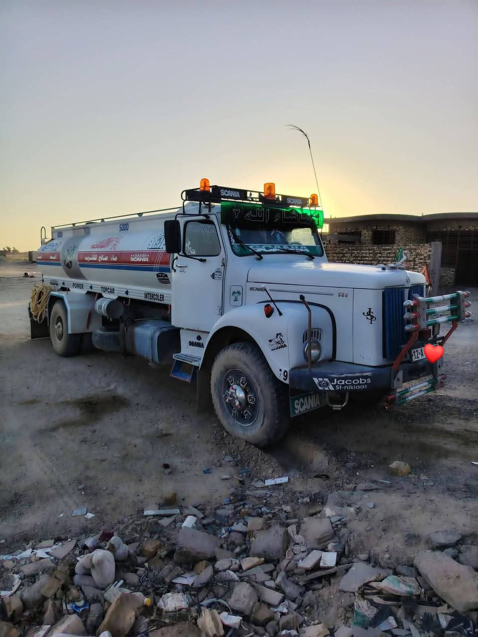 السلام عليكم سكانيه البيع تنكر رقم نينوئ نكليزي بسمي موديل 75 سياره مكفوله كفاله عامه تانكي مغلون جديد كير 111 محرك مكفول لا تنقيص ولا تبخر السياره جاهزه ***********/***********
