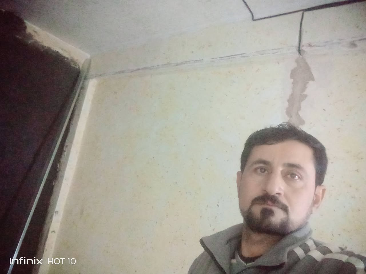 الحمد تم انجاز هذا العمل جبس ركم
مع معالجة الجدران بعد ما كانت مصبوغه فابيونا 
تم معالجة الجدران طلس بمعجونه جبسونيت من شركة اصباغ الجزيره فرع كربلاء 
طبعاً الشركة ما تحتاج إعلان لأن الإخوان الصباغين يعرفون المنتجات لكن انصح صاحب البيت أو الفني الي يبحث عن نتيجه ترضي وترضي الزبون أن يستخدم هاي المعجونه حقيقه شي راقي جداً ونتيجه مبهره 
عملنا كربلاء فقط 
كل ما يخص الديكور خليها ورانا واستلم شي مرتب 
***********
