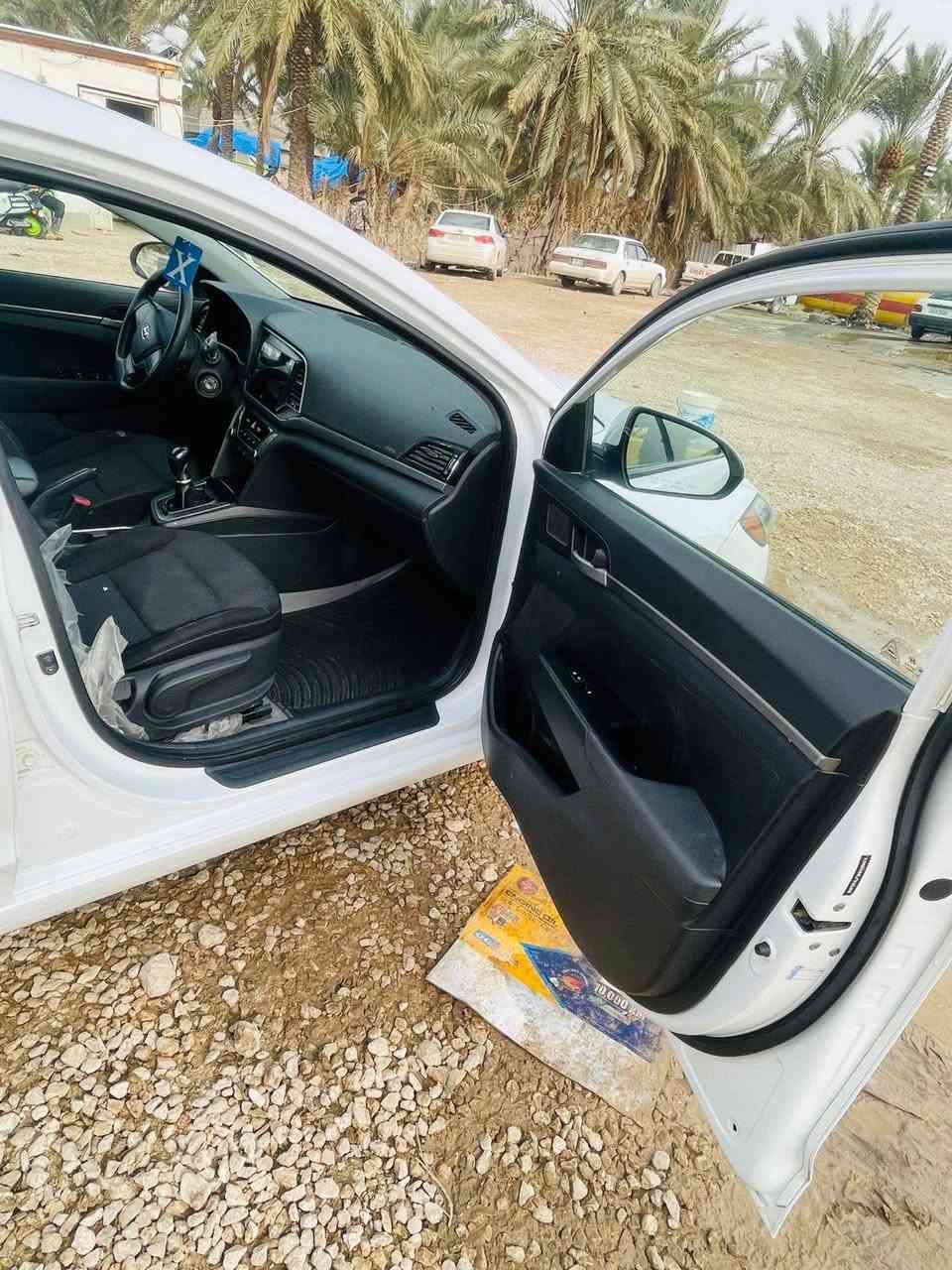 سلام عليكم
سياره الانتره 2017 وارد امريكي 
كير عادي 6 نمر غير اليك
 ضررها فقط بنيد مصبوغ ما مفتوح الباقي مكفول 
من الدعاميه للدعاميه السياره ليبل واحد الإرباك سليم 
ماشيه 164
رقم بابل انكليزي 
السعر 110 أو بيها مجال
الاتصال على الرقم بي واتساب 
***********
مكلف بالنشر
