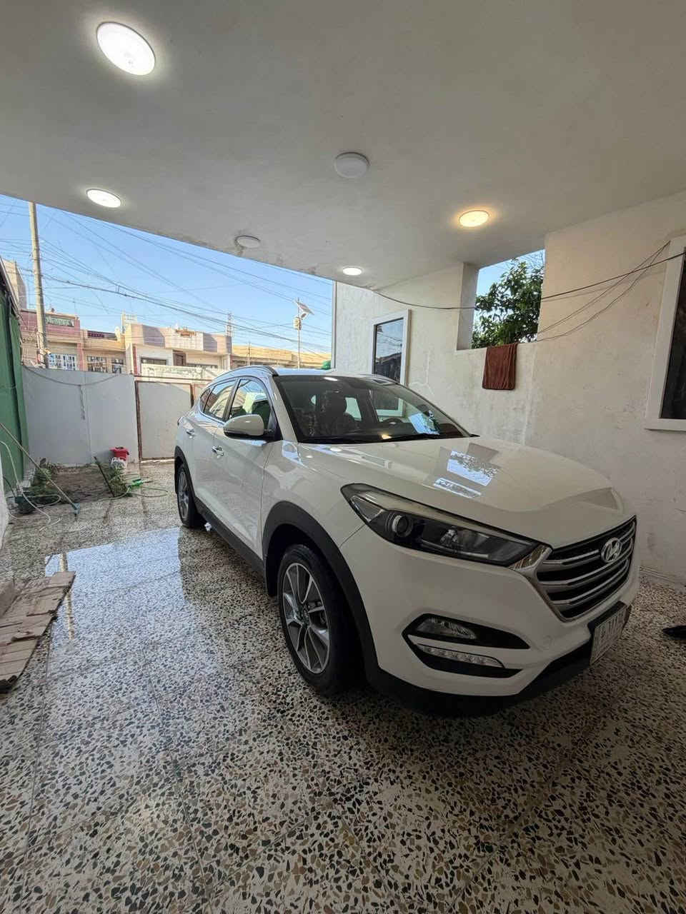 السلام عليكم 
توسان 2018 مكينه 2000 دوش 
مكفوله كفاله عامه عدا شخط بلباب خفيف موجود بلصور
سياره بعدها على وضع الشركه مكينه صدر كلهن جديدات 
وين ماتريد تفحص افحص وبلحقيقه احلى من الصور 
مواصفات شاشه كامره تحكمات ستيرن مود درايف 
مكانها بغداد الغزاليه باسمي سياره سنويه صارلها شهرين من ساقطه 
السعر 183 وبيها مجال شي قليل 
*********** 
‭0773 930 4449‬ بغداد, العراق
