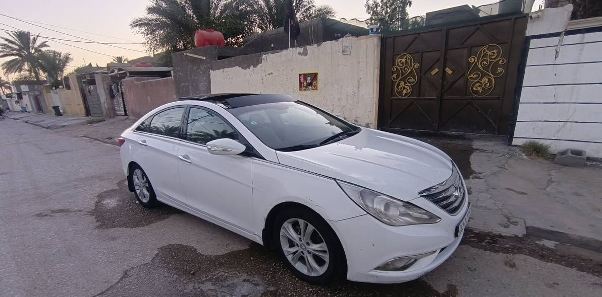 السلام عليكم 
سوناته خليجي 2011
رقم بغداد انكليزي الجديد
مكينه 2400 دوش كير خير من الله
تبريد منضومه جديده 
سياره فول مواصفات عدا البصمه
بنرامه مري شفط اشاير بل مري
قطعتين تبريد السونار مرفق
المكان بابل المسيب
السعر 108 وبيها مجال
***********
