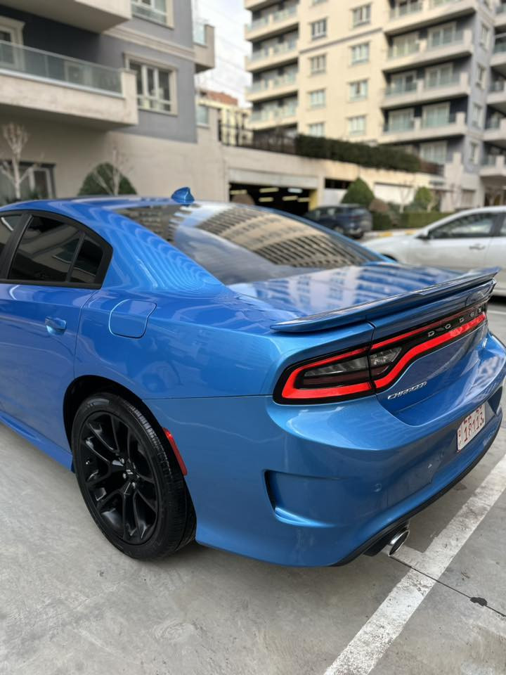 سلام عليكم
دوج جارجر 2023🇺🇸🇺🇸

Last call 🔚

السيارة بيهة صندوق امبدل بلاد بدون صبغ السيارة 

مكان السيارة سليمانية 

محرك V8 5.7

مواصفات 
شاشة جبيرة 
كاميرا 
حساس خلفي 
بصمة ابواب 
تشغيل عن بعد 
كشنات جلد مميز لونه 
كشنات كارباء 
كشنات هيتر 
استيرن هيتر 
سوبر تراك باك 
گيج الكتروني 
لايتات ليد و زينون 
امراية هيتر 
رادار جانبي 
تبريد قطعتين
شفتات استيرن 
سماعات harman kardon
ماشية ٩ ميل فقط 

السيارة كلش جديدة و حلوة بلواقع هم 
كير و مكينة كله مكفول بدون اي عطل 

سعرة ٢٨٨$ بي مجال 

رقمي ***********

السيارة رقم كاتي تترقم شمالي فقط
