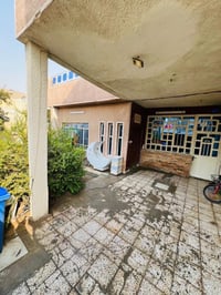 مساحة البيت 200 متر مربع  واجهه 10م. نزال 20 م  طابو صرف/ سند 2026 حي ...