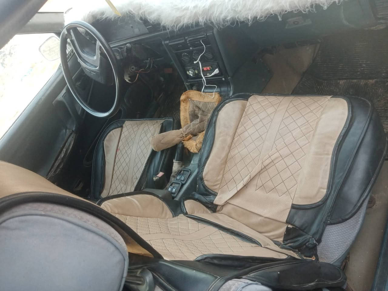 السلام عليكم سياره دايو برنس موديل ٩٣ مشروع وطني بيهه وكاله راعيه موجود بلسنيه سنويه صار سبوع من سقطت السعر ١٥ بيهه مجال الديوانيه قضاء السدير
***********
