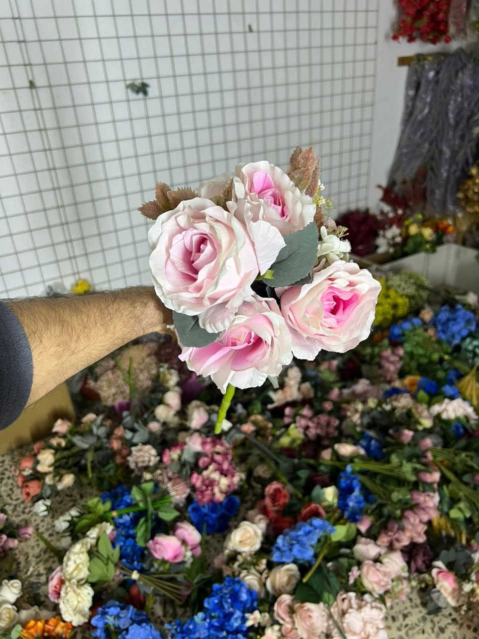 تصفية محل الورد نوعية ممتازة الاسعار من الفين  الى ٣ شللباقة  الورد  غير مستخدم فقط المعروض بالصور  ماعندي  مكان فقط توصيل لكل المحافظات للطلب راسلوا  الرقم***********
