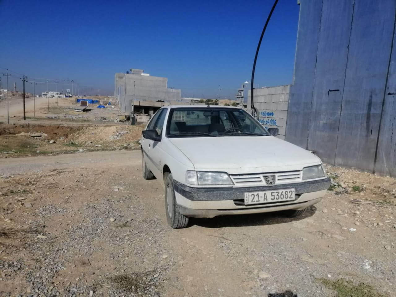 سەرەتابەناوی خوا 
بیجۆ 2009  405 گراین شەفت مەرخوب 
سەیارەکە بێ بۆیاخە بستێ ساردو  یەک شوختی هەیە
سەنەوی تا 27 تازەیە 
سایارەکە ماڵی دۆستە هی معرەزنیە
2جام کارەبای تەبریت ساردو کەرم لەسەر سویچ   
ناوزەردە و ئاوێنەکارەبای و نمونەی جوانی
45گەڵاومعامەلە
***********
*********** بنجوين, السليمانية
