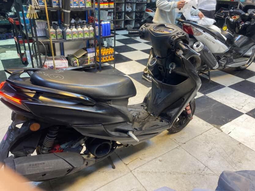 سلام عليكم شمعه مال رمبه مصالهه ١٥ يوم نازله بعده بحاله الوكاله ماشيه 30 ألف بيهه صدر كرزي وزوج كلجات KOSO وقاري فولتيه اصلي KOSO وزنون قوي مكاني بغداد اعظميه رقمي ‭٠٧٧٧ ١٩٠ ٨١٩٢‬
