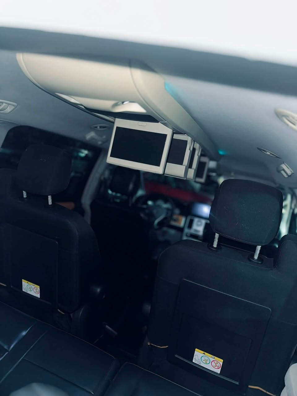 Chrysler Town and country 2009
كرايسلر تاون اند كنترى ٢٠٠٩ 
7 seats ٧مقاعد 
160,000km 
Fabrika فابريكا
Leather brushes فرش جلد
it's all electricity and Everything Everything works with excellent اعلى فئة و كل شئ يعمل 
Electric mirrors مرايات كهرباء 
Electric chairs كراسي كهرباء
Electric bag شنطة كهرباء 
Electric sliding doors ٢باب خلفي فتح و غلق كهربائي
01095910494
Heliopolis


**إذا كنت صاحب هذا الإعلان وتريد حذفه لأي سبب، رجاءا أرسل رسالة إلى الدعم الفني**