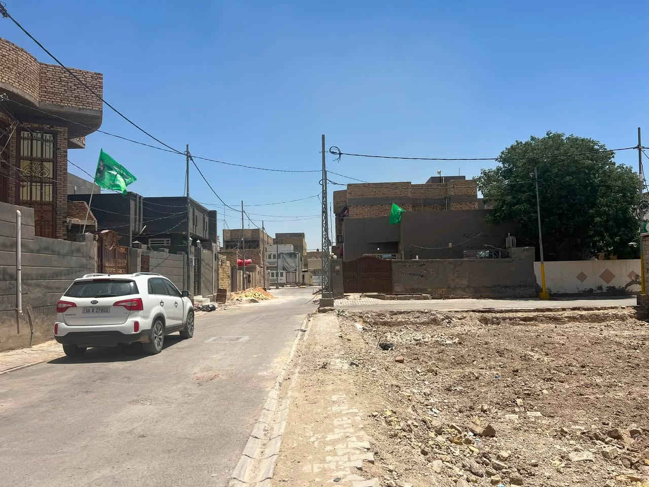 🌷﷽ 🌹
قطعة ارض للبيع 
المساحة 100 متر ركن  5 ❌20 
الموقع حي الصدر الاول شارع مدرسة الجمهورية اول فرع على اليمين بظهر الشارع الرئيسي 
🔹اقرب نقطة داله هايبر الشارقة 
السعر وتفاصيل اكثر مراجعة مكتب الضياءين للعقار او الاتصال على الأرقام 
***********
***********
