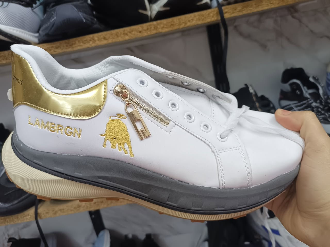 عندي احذيه رجالي ماستر كوالتي للبيع قطع اخيره،👟👞🥾👟
#جمله اسعار مناسبه جدا 
***********  حجز واتساب
