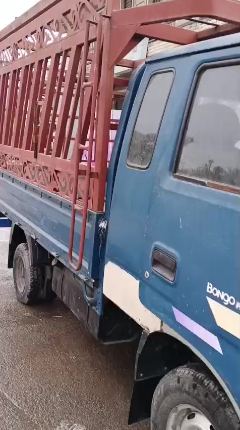 السلام عليكم للبيع أم عيون 2001 مكانها بغداد العبيدي ***********السعر 73 بيها مجال
