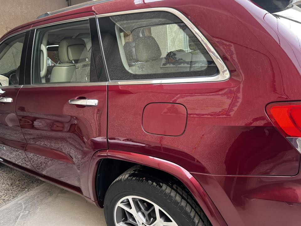 السلام عليكم  جيب اوفر لاند شركة هارلم خليجي2020 ماشية 65 الف  السيارة فول مواصفات 3 شاشات كاميرا نفكيشن جكات ستيرن كهرباء كراسي كهرباء جلد تدفئة تبريد صندوق كهرباء فور ويل شفتات مري جانبي رادار جانبي توقف ذاتي باقي المواصفات معروفة والرقم بغداد 
السعر 315 ورقة وبيها مجال
***********
