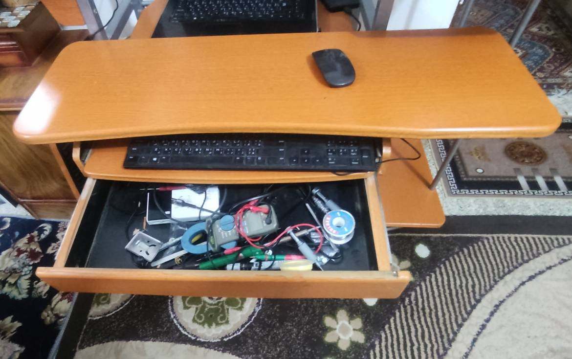 ميز حاسبه للبيع نضافه 100 % السعر 60الف العنوان/حي الخليج قرب الملعب/الرقم *********** عمارة, ميسان
