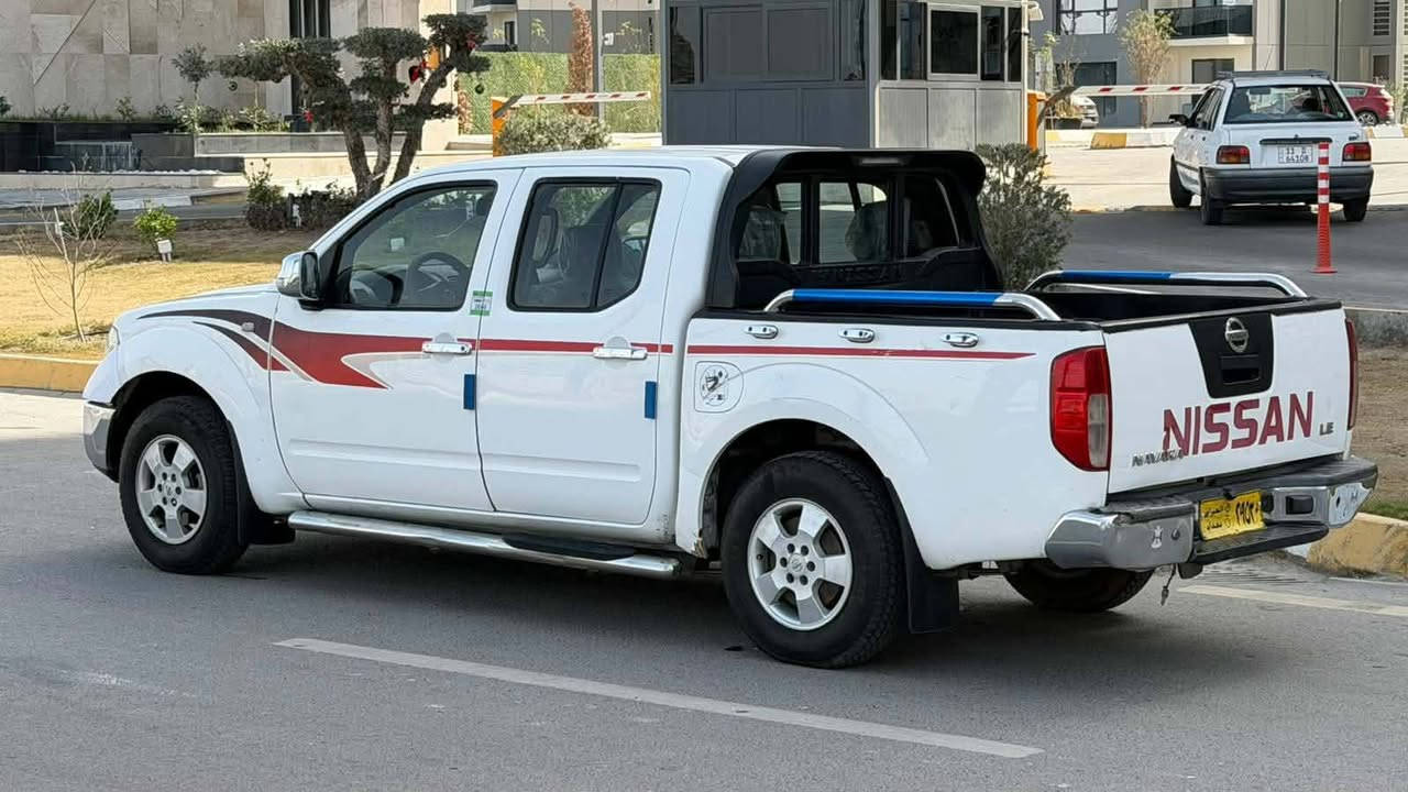 السلام عليكم نيسان نيفاره موديل 2010
كير اوتوماتيك بلادي بيه صبغ قطعتين 
السعر93
للإستفسار *********** بغداد, العراق
