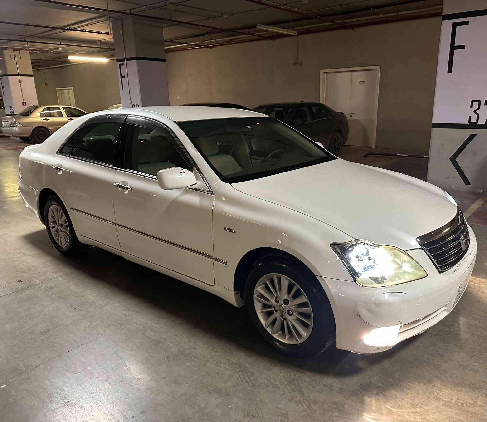 شاهینە بوفروشت 180
سپی ناوزەرد 
سعر 44 
براوە لوک 2004 
بچوک بە بچوک 
دوو دوکمە 
بئ دەعمو لێدراو هەموی بە شەرت 
بەشەرت سەقف وحیزام نەبی 
بی بویاغ 
سەیارەکە روبەرو جوانترە 
کودی بو نەکراوە 
شوین - سلیمانی 
***********
