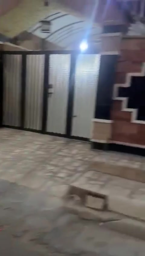 🏡 دار للإيجار - زيونة. محله 710

📍 الموقع: بغداد - زيونة  
📐 المساحة: 200 متر مربع

المواصفات:
✅ 4 غرف نوم واسعة
✅ صالة مريحة 
✅ مطبخ كاونترات حديثة
✅ سبالت مكيفات للبيت كامل
✅ كراج للسيارة
✅ حديقة 
✅ جميع الخدمات متوفرة

دار مناسبة للعوائل، مساحات مريحة وتصميم عملي يوفر الراحة والخصوصية.

للاستفسار: ***********  
مكتب حسين العقارات

