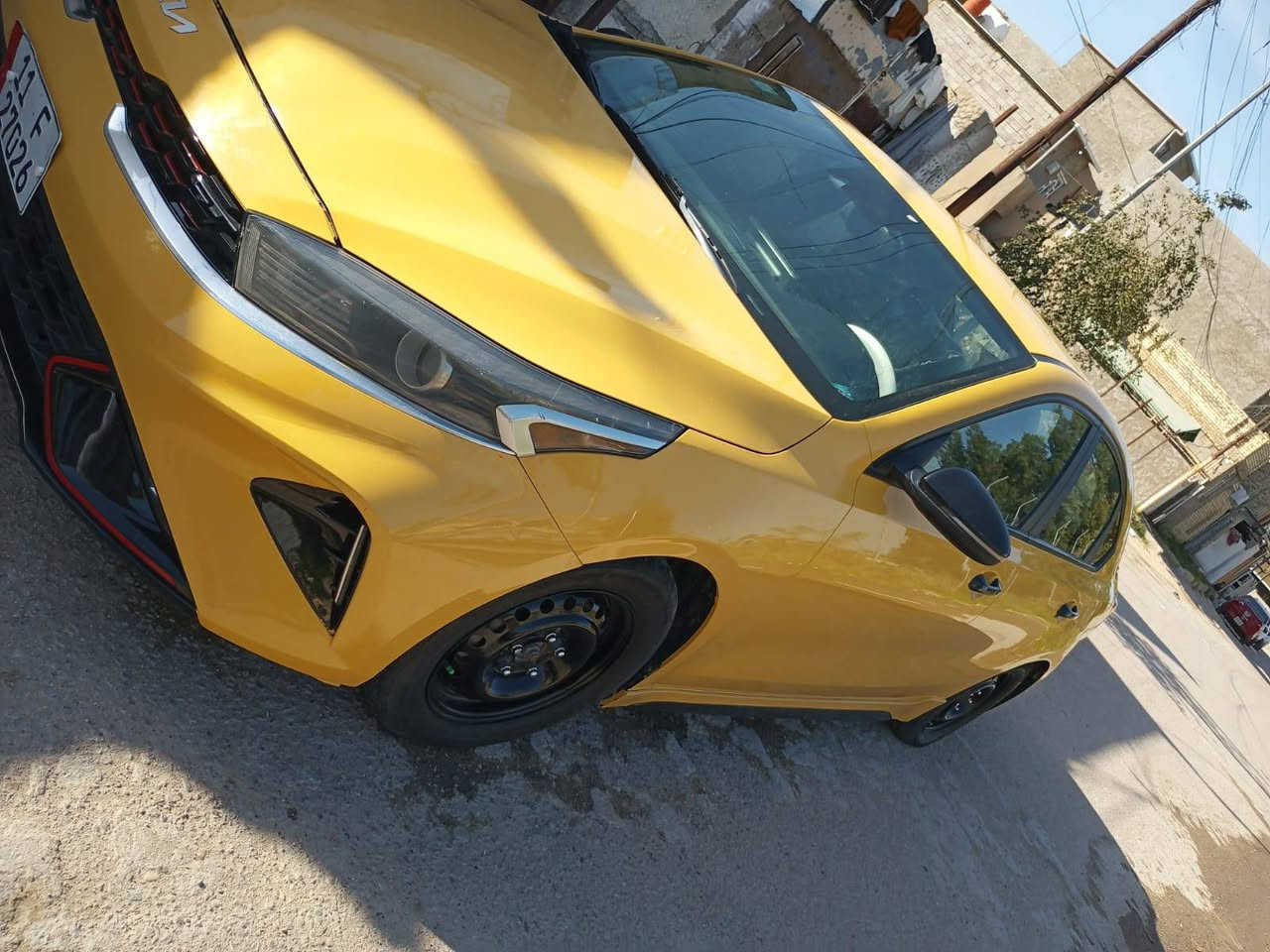 فورتي تكسي موديل 23 بدون ايرباك  بدون لغود ولاشاصي حتى بدون حوض بس ليه الخلفيه مدفوعه كير مكينه تبريد صدر كله على وضعيت الشركه سياره جديده مصفره هيئة غرمات سعر 153اتصال ***********
