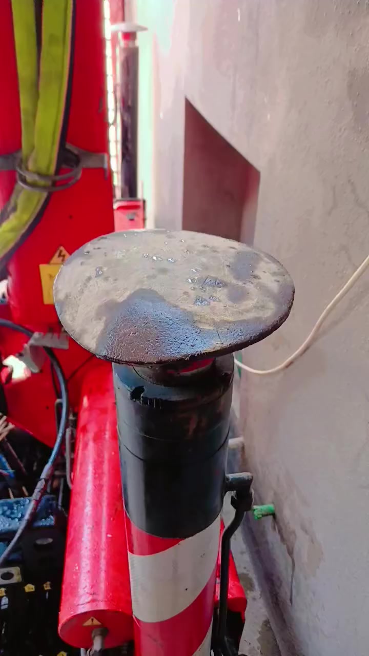 سلام عليكم...جهاز كرين للبيع نوع بافنجر مديل 2005 جديد مكفول كفاله عامه 3سلايت هيدروليك 5800طن الحجم 16.5 رجلين قلاب رجل طلقتين مع المضخه مالته للستفسار الاتصال على الارقام:***********\***********
