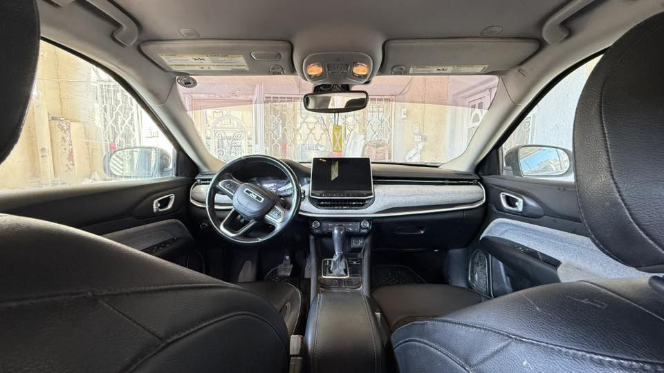 جيب كومباس موديل2022
السياره وارد امريكي لون اسود

محرك 4سلندر 2400

تحكمات ستيرن

شاشه وسطيه

تبريد قطعتين

جنطه كهرباء

نقط عمياء

تدفئه كشنات

كشنات جلد

تشغيل عن بعد

مانع انزلاق

كامره خلفيه

داخل اسود

الممشه 24.000 KM

سعره 136$ وبيه مجال  بسيط

بالنسبه للحادث   جاملغ مبدل نفس اللون وموضح بالصوره

 ***********
