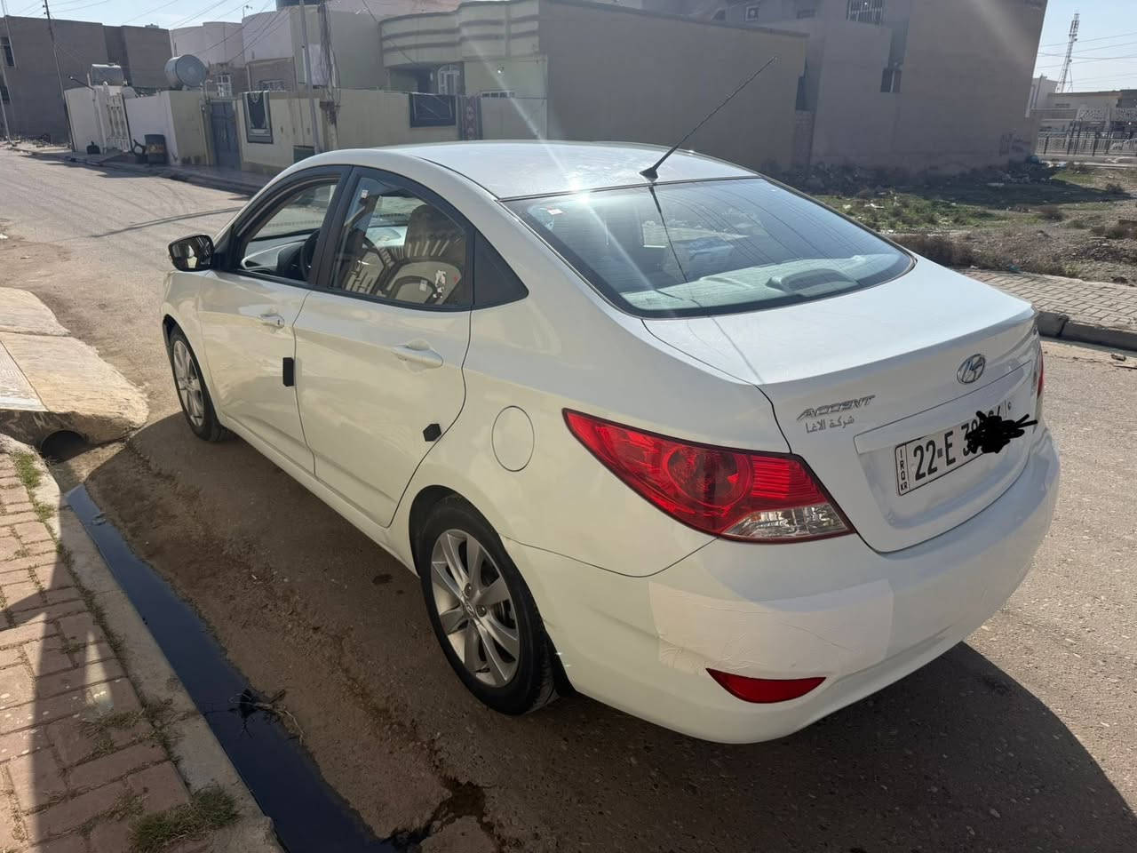 السلام عليكم 
اكسنت 2014 ماشيه 72 حقيقي قابله للزياده رقم اربيل سنويه بأسمي لغاية 31 وهزه جديده لل شهر الثاني 2027
نظيفه جداً حالها حال الزيرو مكفوله محرك وكير محرك 16 كير AT للأستفسار الأتصال على هذا الرقم *********** غير متواجد على الماسنجر اي استفسار اتصل
