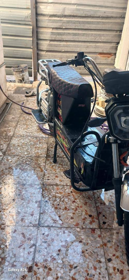 للبيع دراجة شحن هارلي
الدراجة نظيفه بس يرادلها تبديل لايت امامي 
البطاريات بحالة جيده 

السعر 750 و بيها مجال 

المكان بغداد


**إذا كنت صاحب هذا الإعلان وتريد حذفه لأي سبب، رجاءا أرسل رسالة إلى الدعم الفني**