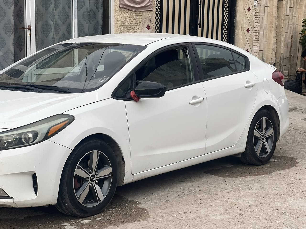 السلام عليكم
 فورتي 2017  مواصفات نص فول تحكم شاشه ويل كب تخم تاير حداديه تبريد كلشي جديد كير محرك شرط سياره نظيفه لوك بجم كبس 
ضربه قبق جنطه معابر  السعر 120 وبي مجال شراي 
مكان السماوه المركز اي استفسار اتصل على رقم ***********
