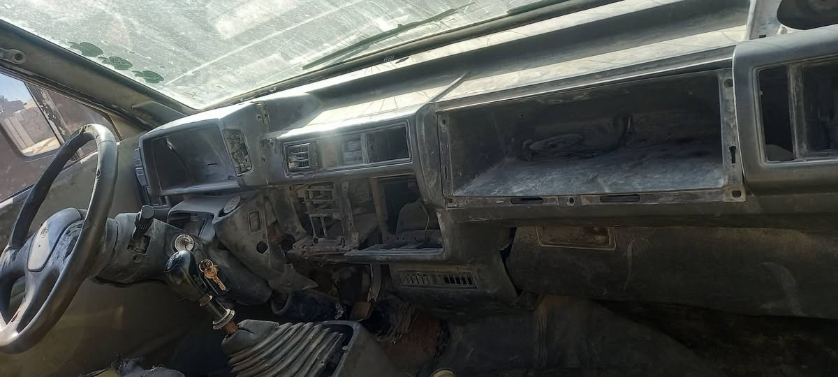 كيا بستا مديل93 رقم بغداد راعيها يحول شوكت متريد هيئه مرور تاخذ مصفر سنويه نافذه  مكينه تدخن من الصالنصه كير تمام شغاله وتمشي سعر15 واذا مراوس بنكو وانطي فرق مكان ابو غريب ***********
