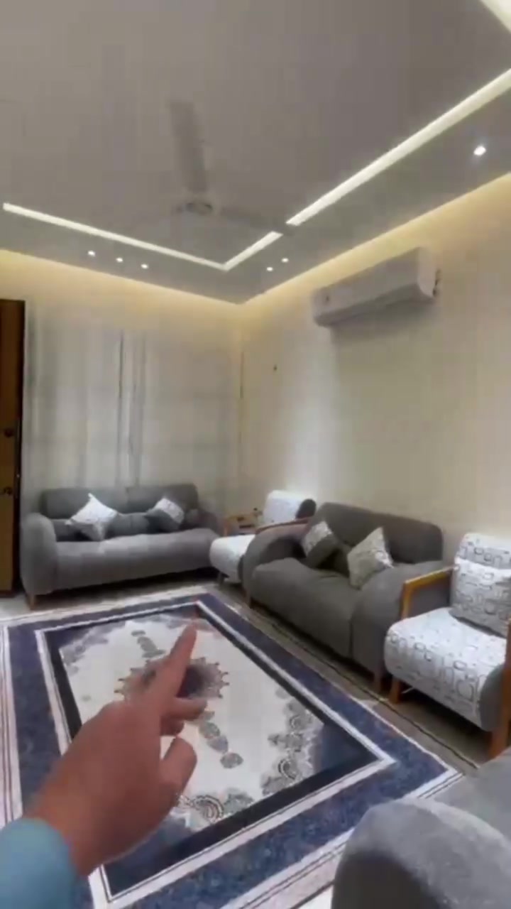 🌟 شقة راقية ومأثثة بالكامل للإيجار – موقع مميز في المنصور 🌟
لكل الي يبحث عن النظافة، الهدوء، والموقع الاستراتيجي.. شقة مأثثة بأثاث فاخر وجديد جاهزة للسكن الفوري!
📍 الموقع
المنطقة: بغداد - المنصور (الداودي)
المحلة: 611 (منطقة راقية وقريبة من الخدمات)
الطابق: الطابق الأول (صعود مريح وسهل)
🏡 تفاصيل الشقة
الشقة تتميز بنظافتها العالية وترتيبها "اللاين":
🛏️ غرفة نوم مريحة ومأثثة بالكامل.
🛋️ صالة استقبال واسعة ومرتبة.
🍳 مطبخ متكامل ومجهز بكافة الاحتياجات.
🚿 حمام حديث ونظيف جداً.
💵 السعر والمفاوضة
السعر الشهري: 10 أوراق 
ملاحظة: السعر بيه مجال للشراي الجاد (قابل للتفاوض البسيط).
📞 للاستفسار أو حجز موعد للمعاينة:
 راسلنا على الخاص 📩
ملاحظة: الشقة ممتازة للعوائل الصغيرة أو الشخصيات الراقية التي تبحث عن مكان جاهز ومتكامل.
#الواجهة العقارية


**إذا كنت صاحب هذا الإعلان وتريد حذفه لأي سبب، رجاءا أرسل رسالة إلى الدعم الفني**