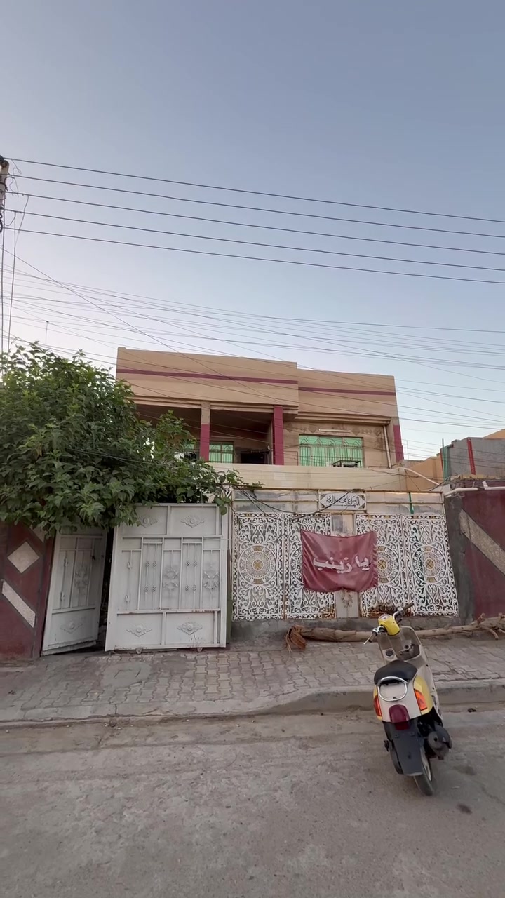 بسم الله الرحمن الرحيم/ بيت 🏠/م 200 متر طابقين في منطقة بغداد الحسينيه منطقه ال3000 قرب التجاري بيت يحتاجله ترتبيبات ترميم شغلات بسيطه 
مكتب الهيبه للعقار يتوفر جيمع انواع العقار بغداد قضاء الحسينيه باقي التفاصيل بلفديو البيت عالي عن شارع
السعر 140 وبيه مجال 
***********
