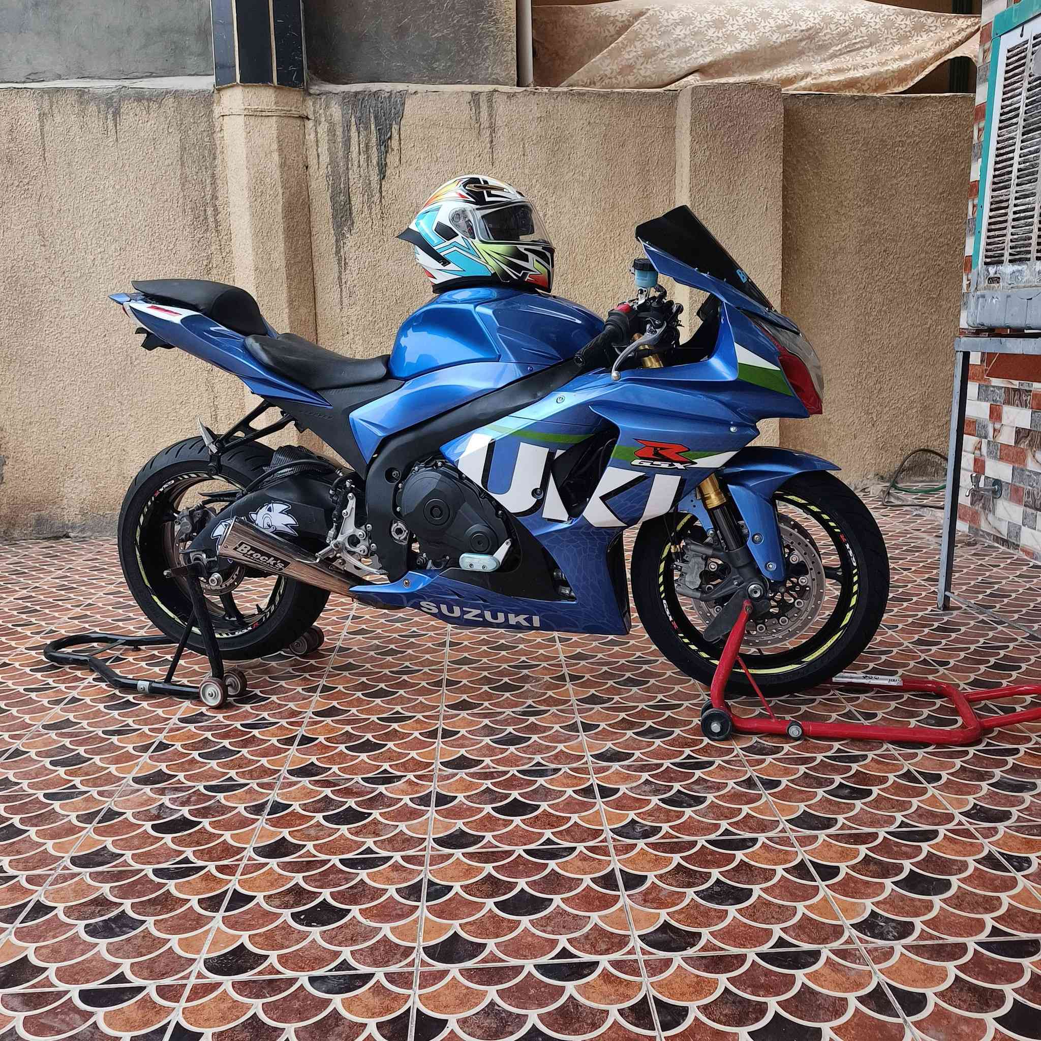 السـلام ؏ـليڪم ♥️👋🏻" 
سازوكي جكسر 2014  🏍
محرك 1000 يعني طلقه شرط  💨⚡️
عليها برمجه من خارج  سيرفز ضمان 💨⚡️
+ هدرز تيتانيوم بروكس اصلي .🔈
كير مكينة مكفولات كهربائيات ✅
اوراق  كمركها مدفوع 
مكان #الدجيل 
السعر 48 بسيط حك جيه فقط شراي مارجعه  💵
☎️***********
مو شراي تعليق حلو مثلك
