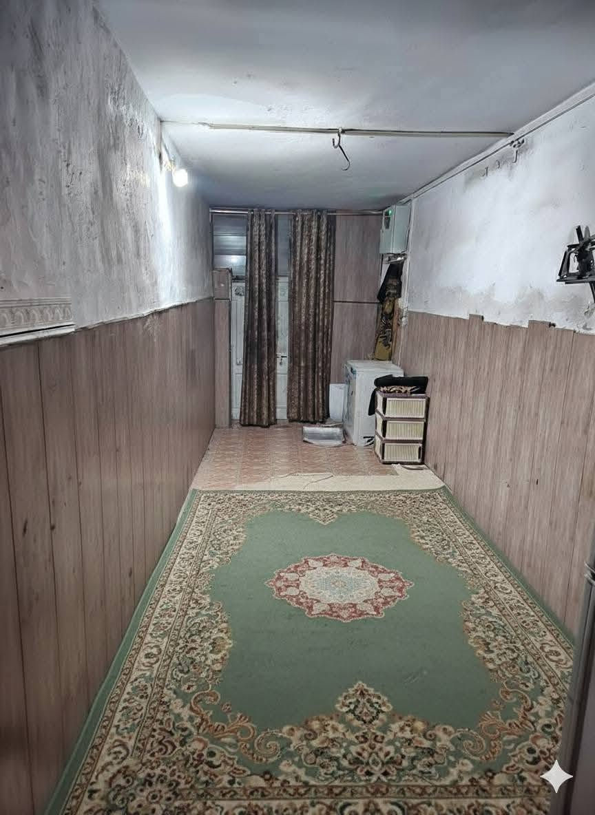السلام عليكم عندي بيت مساحه ١٤٠ متر راح يملكونها دوله
للبيع أو الإيجار متكون من غرفتين نوم وصاله و مطبخ وصحيات وطرمه وحديقه بتجاوز مال طنيه
يرهم قساط أو نقدي
وإذا قساط سعرها ١٤ميلون مقدمه ٦ملاين كل شهر ٢٠٠
إذا نقدي سعرها ١٢مليون  اذاالابجار سعر الإيجار ب١٢٥الف
قرب حدود الطنيه أو قرب أسواق ابو سرمد
هذا رقمي ***********
