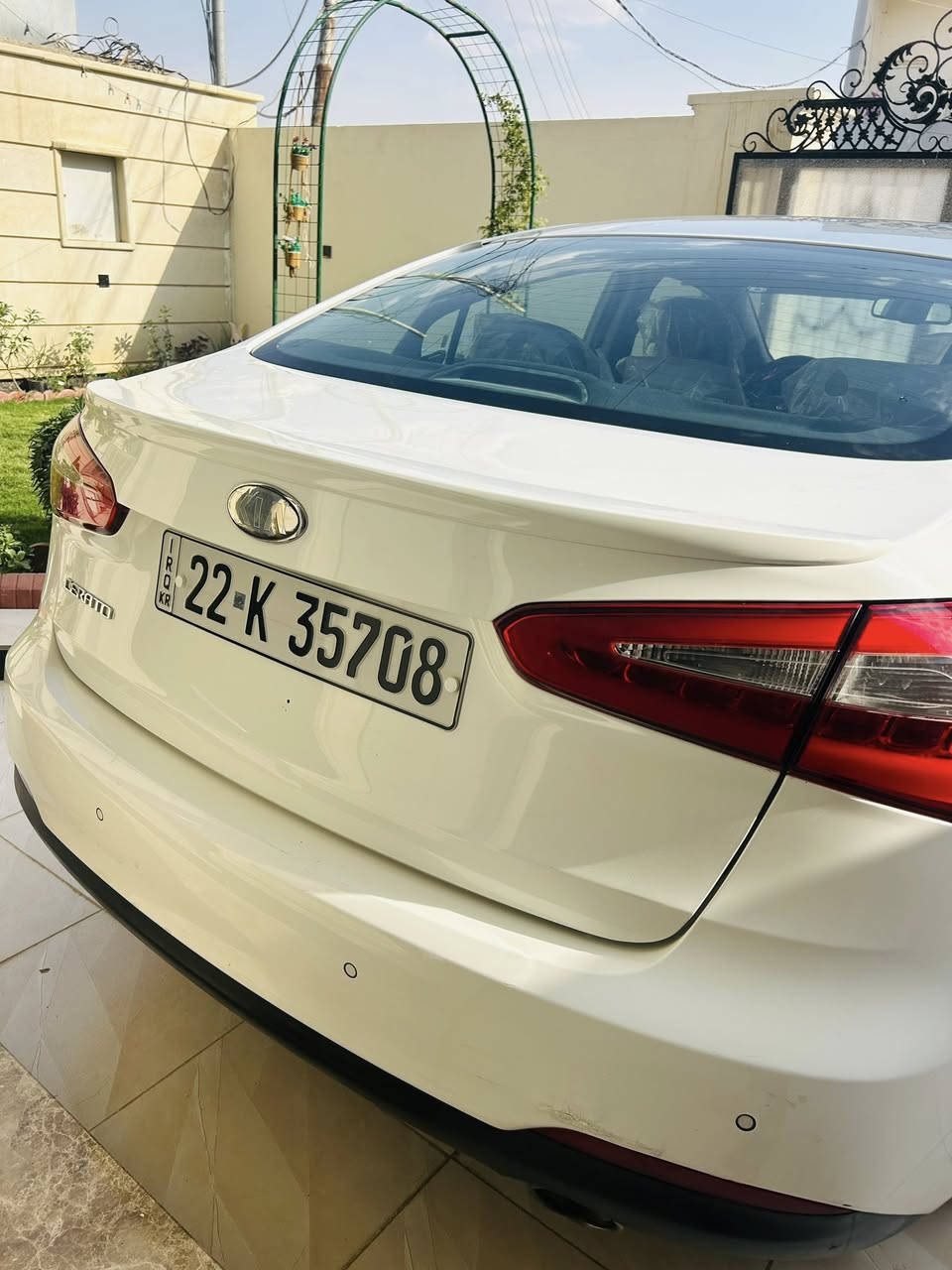 كيا سيراتو موديل 2014 مكفوله كفاله عامه
محرك دوش 1600 DOHC گير ومكينه مكفولات برغي ما مفته
فول مواصفات 
اشاير ترحيب /رادارات امامي وخلفي خلفي وجانبي / كامرا خلفيه شركه /فتحة سقف سلايد /لد امامي نهاري حاجب بروجكترات اماميه/ بگ لايت لد شمعه/ فول تحكمات ستيرن جهتين/ گير اوتوماتيك وعادي وشفتات تحكم بالگير على الستيرن/ حساسات امامي خلفي/ اشاير بالمري مرايات اوتو شفط/ تبريد مركزي قطعتين/ 3 انظمة قياده بالستيرن نورمال وكومفورت وسبورت/ 5 ويل كپ بريك 4 دسكات/ كشن السايق مساج / ..مواصفات خاصه ايرانيه 
تخم تايرات جديد ممتازه تبريد  الشركه البلاديه وياها ...
رقم اربيل دولي الجديد هزه جديده سنويه جديده الى 2029 تحويل او وكاله 

السعر 128$ 
العنوان : تكريت 
رقم الهاتف : ***********
