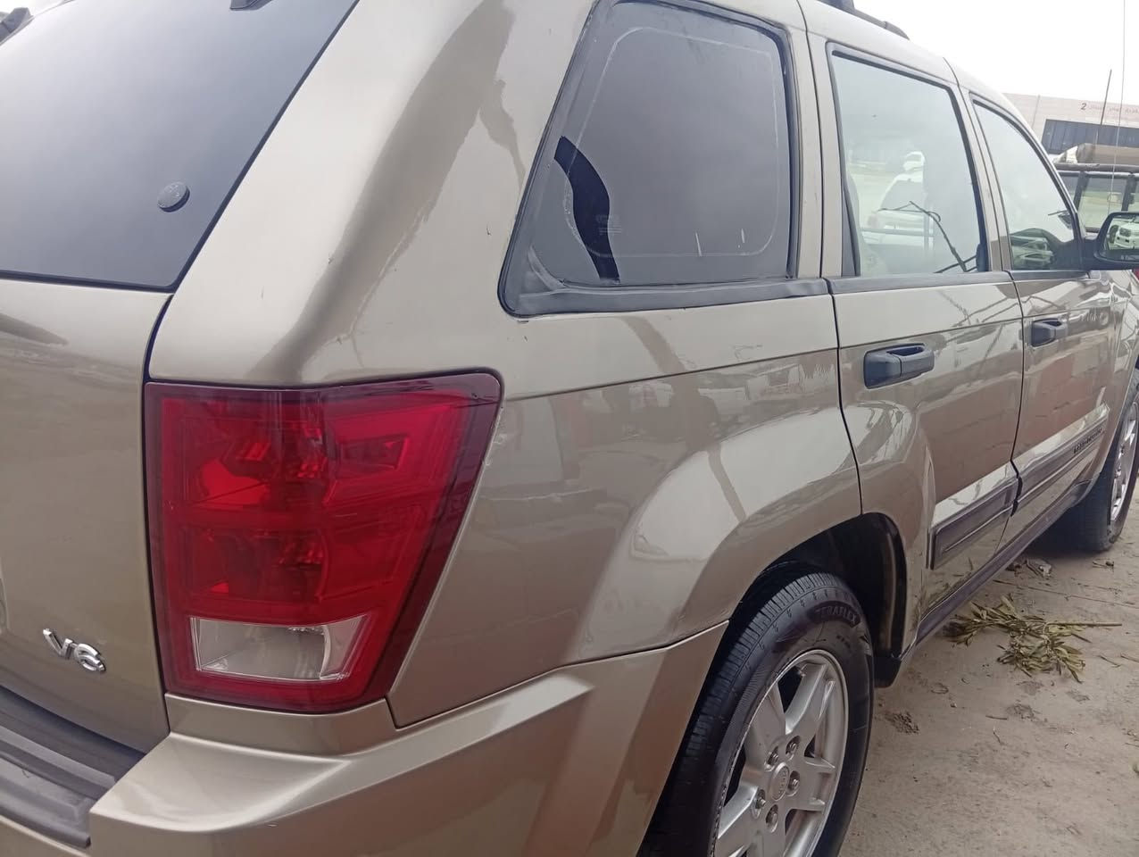 جێبی لاریدۆ مۆدێل 2006 بێ دەعم و بێ لێدراو سەیارەکەبێ مەسروفەماڵی دۆستە  سیعری 75 گەڵاو معامەلەیەکی کەم  بۆپەیوەندی 
 ***********
   ***********
