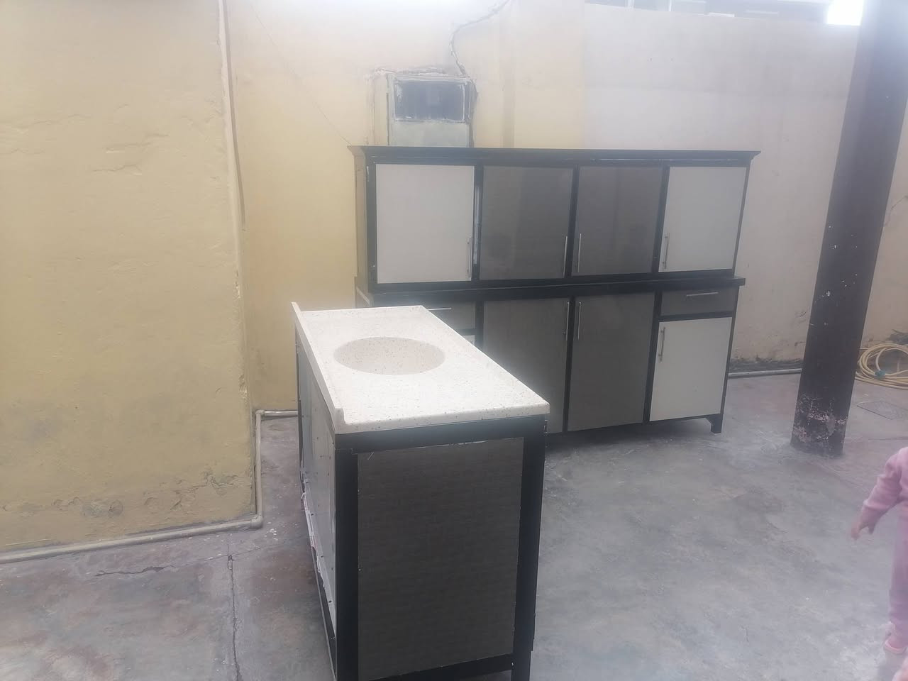 السلام عليكم كاونتر للبيع فول نضافه مترين وسنك متر ونص السعر 325 وبي مجال ***********
