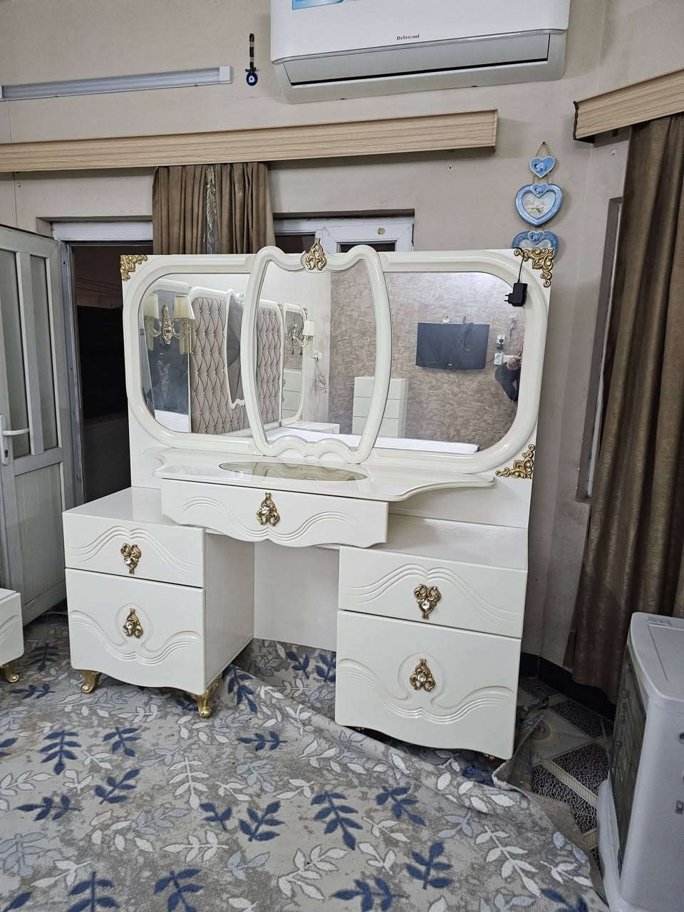 غرفه نوم تسع قطع ابو البيبان سعره مليون ويا شد وين نقل؟》***********》***********》
