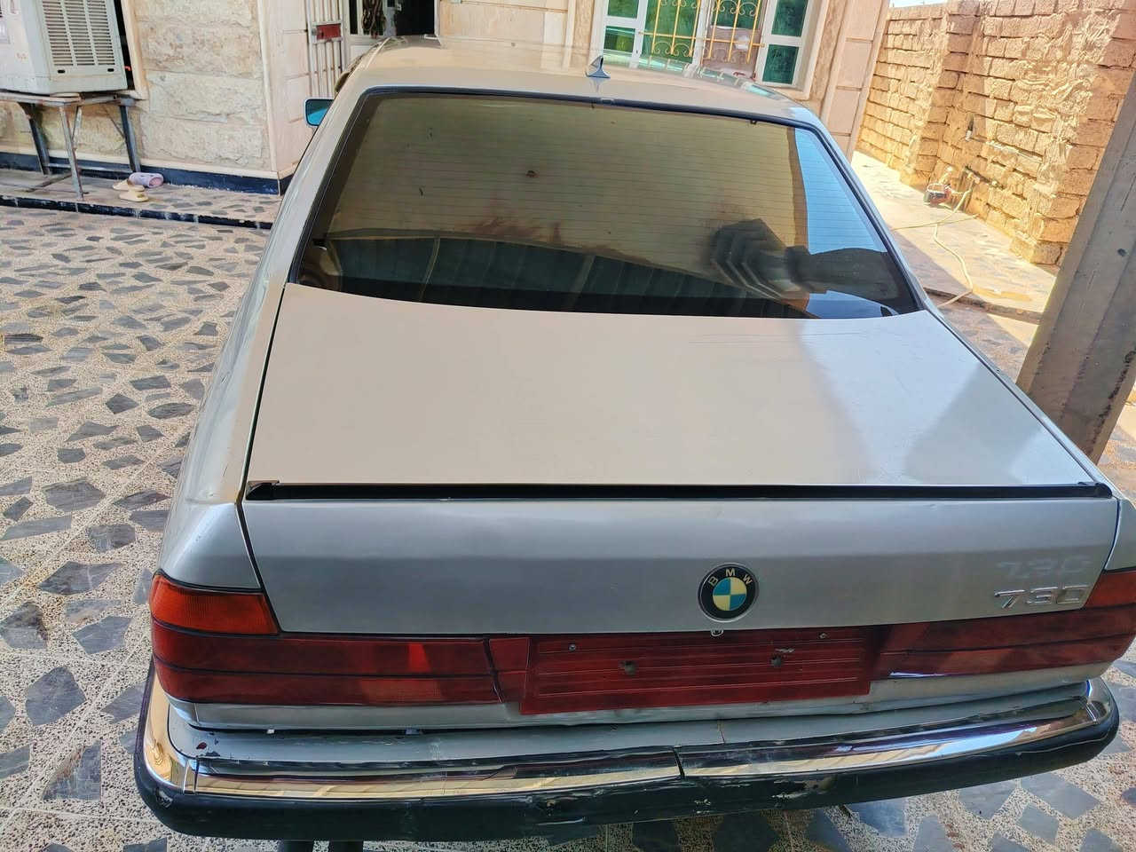 السلام عليكم بي ام735 موديل1990 كير محرك شرط صدر جديد تخم تاير جديد كشره يخبل داخل بجيس جوم كهربائية سلايت 3 طكات لايتات زنون رقم نينوى اخضر سنوية بيضة شرط تحويل وصاحبة جيراني ويل حاوية جديد كيجات شغالة تبريد شغال بس منقص غاز شاشة ايباد سستم صوت دوشمه جديدة جام امامي جديد سيارة مابيه نقص برغي مراوس ب525 اوتوماتيك مكان بيجي *********** ولحد يجيني يكلي دزلي صوره وشبيه مابيه الي يكلي هيج احضرة كبل جماعه الاوبل لحد يراسل خلاص
