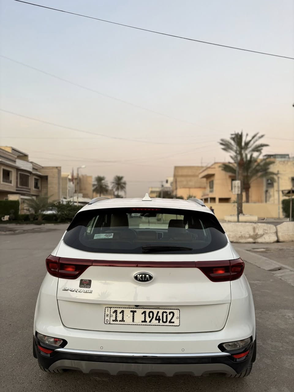 كيا سبورتج (2021) خليجي دولية.
ضمان خمس سنوات.
السيارة كفالة عامة على حالة الزيرو. 
بيها فقط بارد بالباب الخلفي.
سونار جديد موجود عندي.
ماشية (75 الف)فقط على حالة الزيرو.
فول مواصفات قمارة حديد.
بصمة.
داخل عسلي.
تحكمات مقود.
مري شفط.
شاشة. 
كاربلاي.
تشغيل عن بعد.
اربع انظمة قيادة.
+بقية المواصفات.

رقم بغداد تحويل مباشر.
الموقع بغداد. زيونة.
السعر (194$) فقط.
للاستفسار الاتصال او مراسلة واتساب:-

***********
