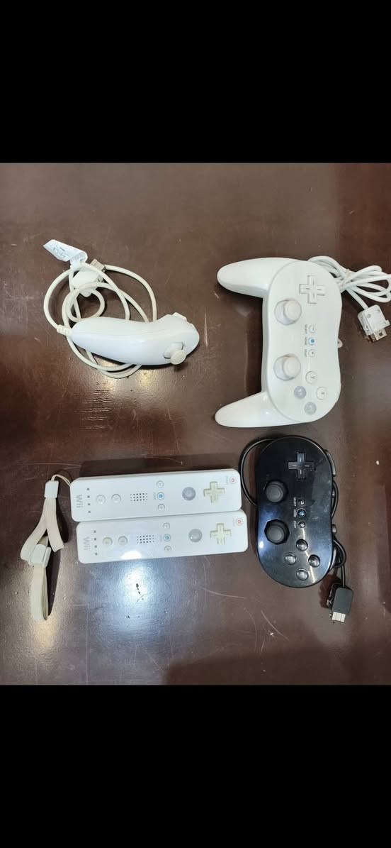 Nintendo wii its in perfect condition unopened 4 games 4 controllers hdmi cable support and everythjng with it is original
نينتندو Wii بحالة ممتازة جداً، نظيف ومشتغل بدون أي مشاكل.

* 4 ألعاب
* 4 سيطرات
* كيبل HDMI
* جميع الملحقات الأصلية
* كامل أغراضه موجودة

الجهاز بحالة الوكالة ومعتنى بيه.
الموجود توصيل داخل العراق.
للاستفسار راسلني خاص


**إذا كنت صاحب هذا الإعلان وتريد حذفه لأي سبب، رجاءا أرسل رسالة إلى الدعم الفني**