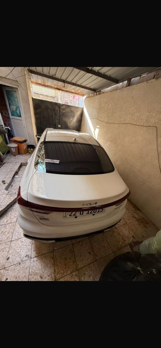 K3
موديل 24 كفاله ما عده بارد قليل كلش سياره نضيف وحلوه وبعدهي جديده 

سعر 143 وبيها مجال قليل 

***********
