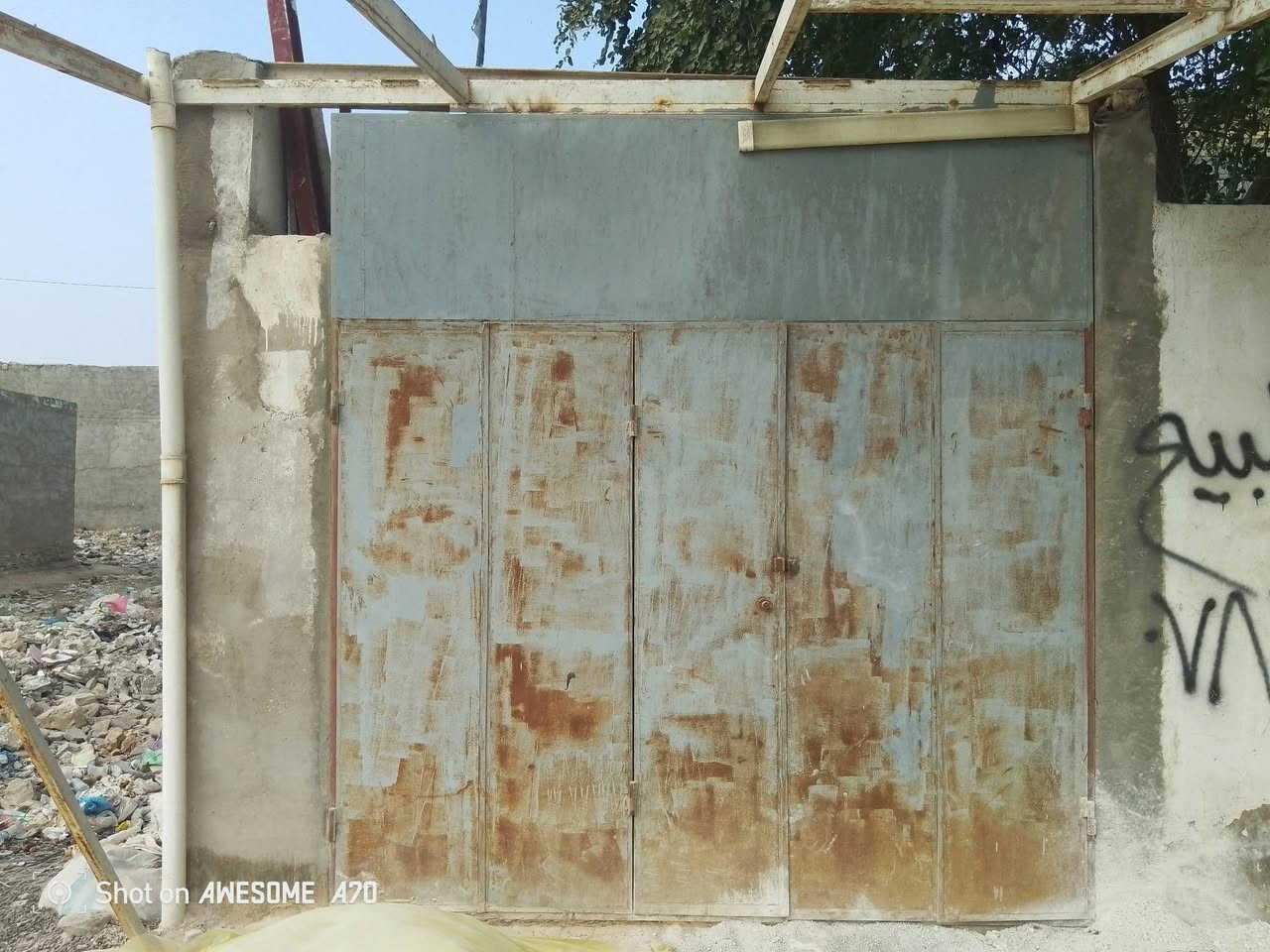 باب حديد دفتري الارتفاع 280 العرض240 باب زين نظيف السعر 300 وبي مجال بصيط
العنوان الكوفه شارع السبيس مال معمل الاسمنت 
‏الاستفسار اكثر الاتصال على هاذه الرقم ***********
