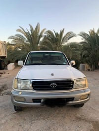 لاندكروز 99 فول  عادي كير مكينه شرط  جام كهرباي  دواخل بيجي صاج   3قطع...
