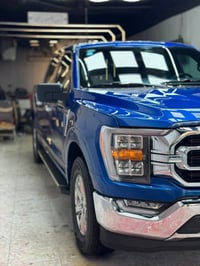 فوردf150 75years  xlt  2023 ماشية 20m  مكينة 2700 6سلندر  حادثه قطعتين...