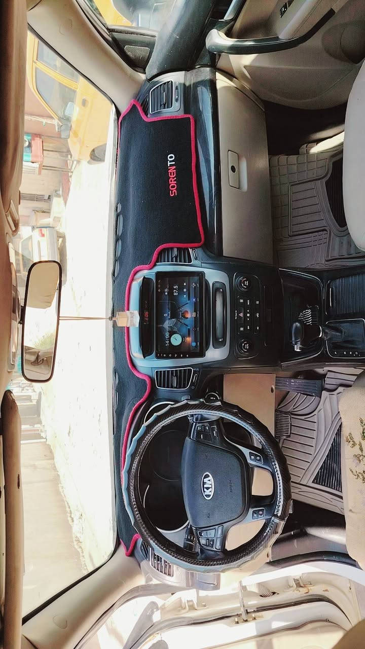 سلام عليكم سورنتو موديل2015 رقم بغداد انكليزي ب اسمي كير محرك  (V6)  كفاله تخم تاير جديد حداديه وصدر حلوات سياره واحد ع واحد فول مواصفات سياره بيه صبغ حزام وتجيه خفيفة مكفوله سابقا الاستفسار الإتصال ع.      ***********.  *********** مكان سياره ديوانيه
